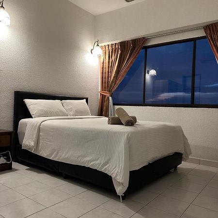 Beach Resort Home Stay Sri Sayang Apartment Batu Ferringhi 2Bedroom Экстерьер фото