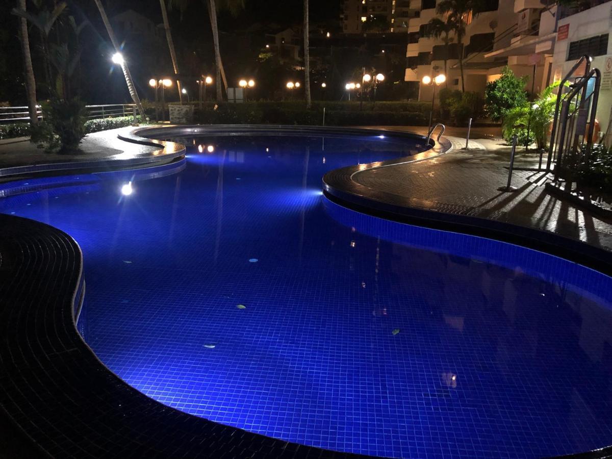 Beach Resort Home Stay Sri Sayang Apartment Batu Ferringhi 2Bedroom Экстерьер фото