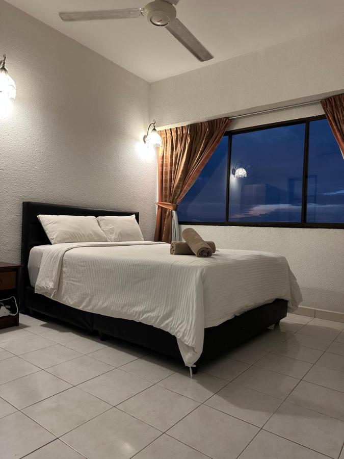 Beach Resort Home Stay Sri Sayang Apartment Batu Ferringhi 2Bedroom Экстерьер фото